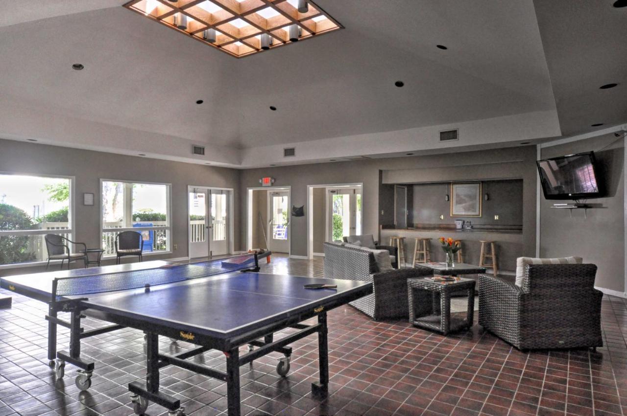Resort-Style Hilton Head Condo - Walk To Beach! Hilton Head Island Exterior photo